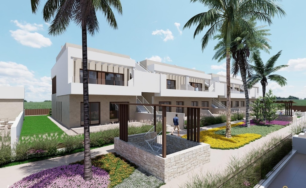 Gemeenschappelijke tuin en gemeenschappelijk zwembad van in Los Alcazares in Spanje, gelegen aan de  Costa Cálida