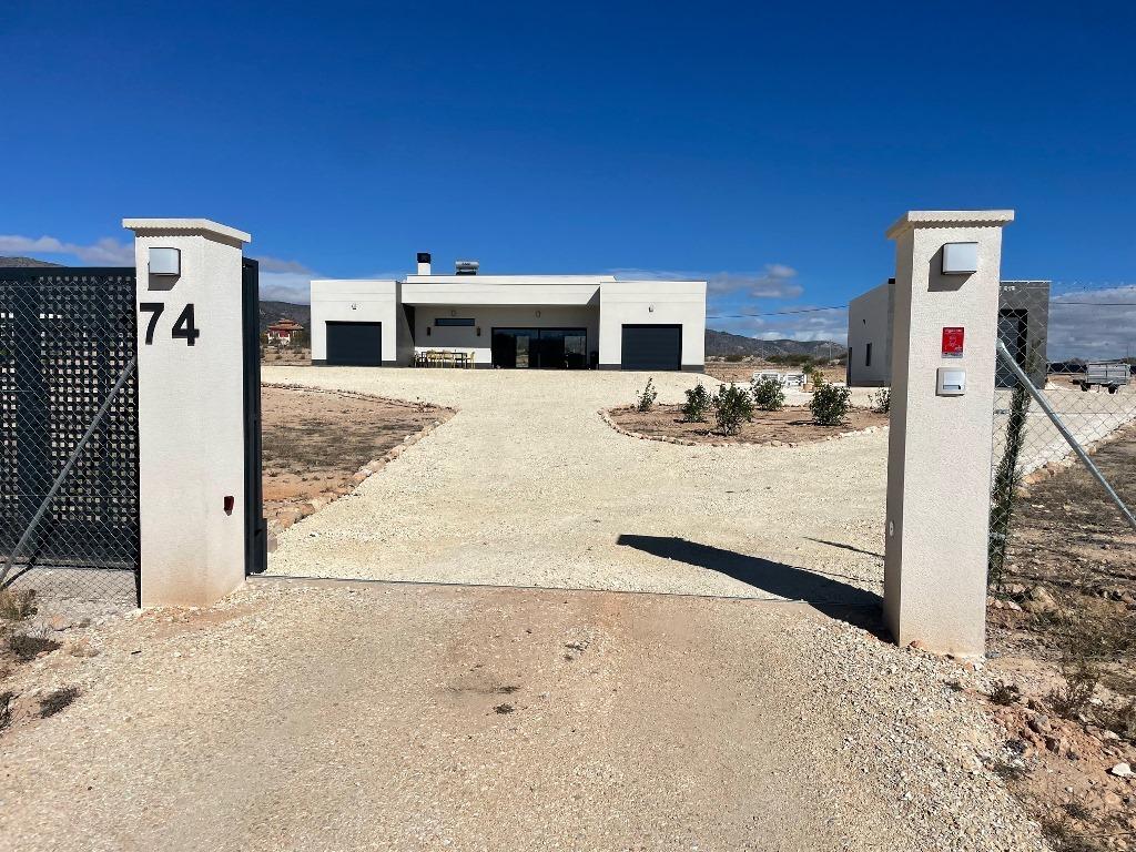 Nieuwbouw Villa Te koop in Pinoso in Spanje, gelegen aan de Costa Blanca-Zuid