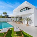 Terras en zwembad van in Polop in Spanje, gelegen aan de  Costa Blanca-Noord