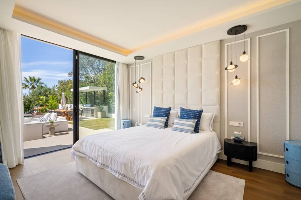 Nieuwbouw Villa Te koop in Nueva Andalucia in Spanje, gelegen aan de Costa del Sol-West