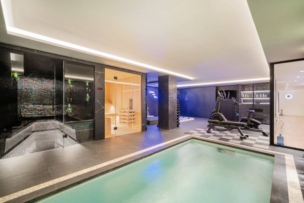 Nieuwbouw Villa Te koop in Nueva Andalucia in Spanje, gelegen aan de Costa del Sol-West