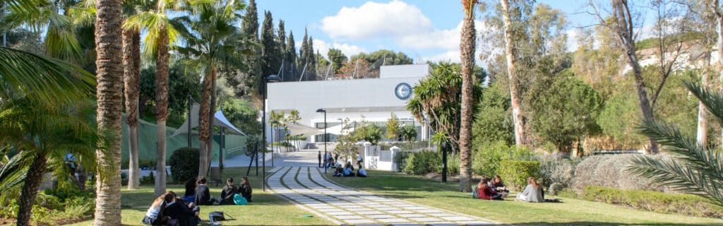Nieuwbouw Appartement Te koop in Nueva Andalucia in Spanje, gelegen aan de Costa del Sol-West