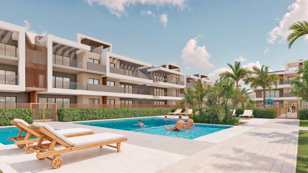 Zwembad en vooraanzicht van in Pilar De La Horadada in Spanje, gelegen aan de  Costa Blanca-Zuid