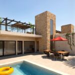 Terras en vooraanzicht van nieuwbouw villa in Fuente Álamo de Murcia in Spanje, gelegen aan de  Costa Cálida