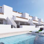 Gemeenschappelijk zwembad van nieuwbouw appartement in Dolores in Spanje, gelegen aan de  Costa Blanca-Zuid