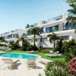 Gemeenschappelijk zwembad en vooraanzicht van nieuwbouw appartement in Torrevieja in Spanje, gelegen aan de  Costa Blanca-Zuid