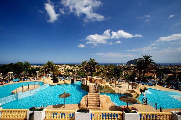 Gemeenschappelijk zwembad van in Calpe in Spanje, gelegen aan de  Costa Blanca-Noord