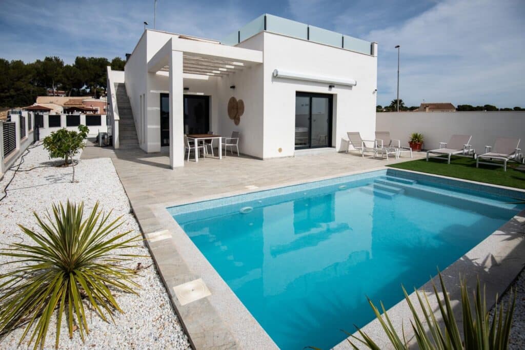 Terras en zwembad van in Pilar De La Horadada in Spanje, gelegen aan de  Costa Blanca-Zuid