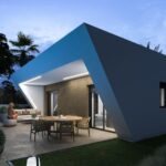 Terras en vooraanzicht van nieuwbouw villa in Hondon De Las Nieves in Spanje