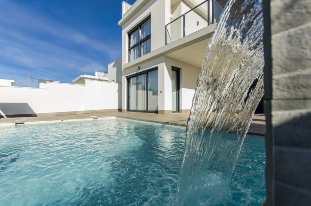 Nieuwbouw Villa Te koop in San Miguel De Salinas in Spanje, gelegen aan de Costa Blanca-Zuid