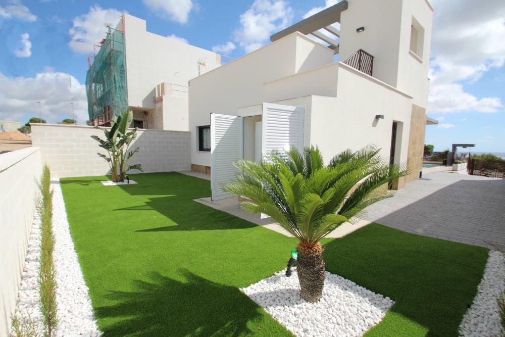 Nieuwbouw Villa Te koop in San Miguel De Salinas in Spanje, gelegen aan de Costa Blanca-Zuid