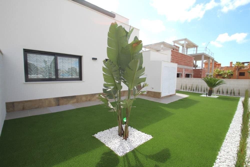 Nieuwbouw Villa Te koop in San Miguel De Salinas in Spanje, gelegen aan de Costa Blanca-Zuid
