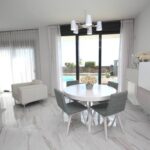 Nieuwbouw Villa Te koop in San Miguel De Salinas in Spanje, gelegen aan de Costa Blanca-Zuid