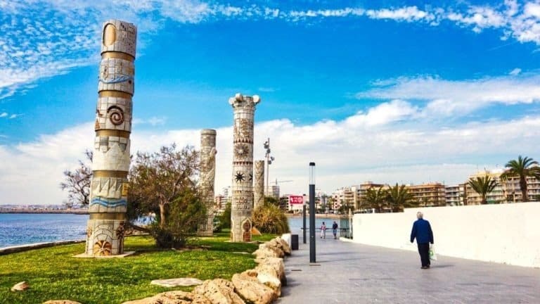 Nieuwbouw Villa Te koop in Torrevieja in Spanje, gelegen aan de Costa Blanca-Zuid