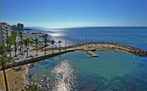 Nieuwbouw Villa Te koop in Torrevieja in Spanje, gelegen aan de Costa Blanca-Zuid