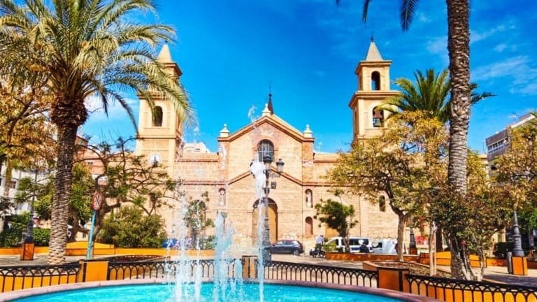 Nieuwbouw Villa Te koop in Torrevieja in Spanje, gelegen aan de Costa Blanca-Zuid