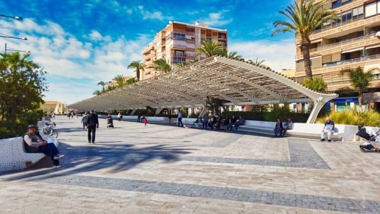 Nieuwbouw Villa Te koop in Torrevieja in Spanje, gelegen aan de Costa Blanca-Zuid