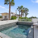 Zwembad van nieuwbouw appartement in Estepona in Spanje, gelegen aan de  Costa del Sol-West