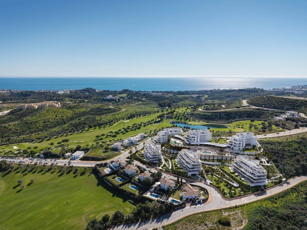 Zeezicht en luchtfoto van in Mijas Costa in Spanje, gelegen aan de  Costa del Sol-Centro