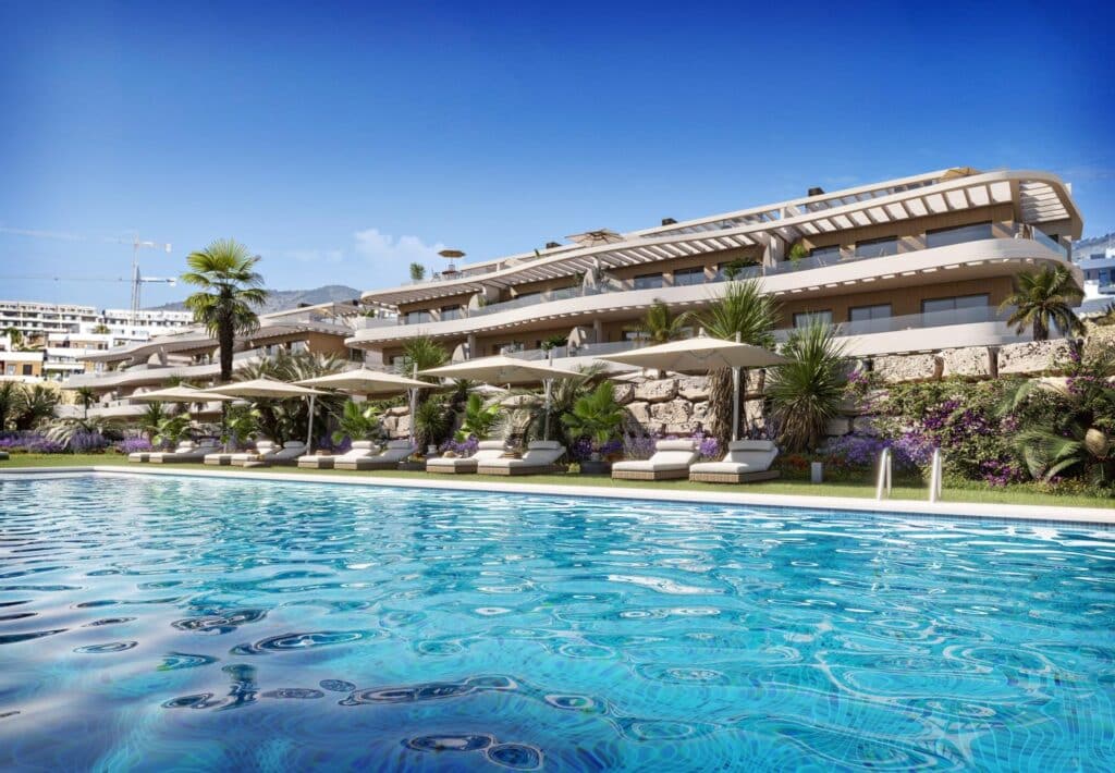 Gemeenschappelijk zwembad en vooraanzicht van in Finestrat in Spanje, gelegen aan de  Costa Blanca-Noord