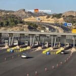 Luchtfoto van een tolstation op de AP-7 snelweg in Spanje