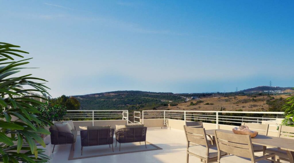 Panoramisch zicht en terras van in Estepona in Spanje, gelegen aan de  Costa del Sol-West