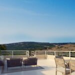 Panoramisch zicht en terras van in Estepona in Spanje, gelegen aan de  Costa del Sol-West