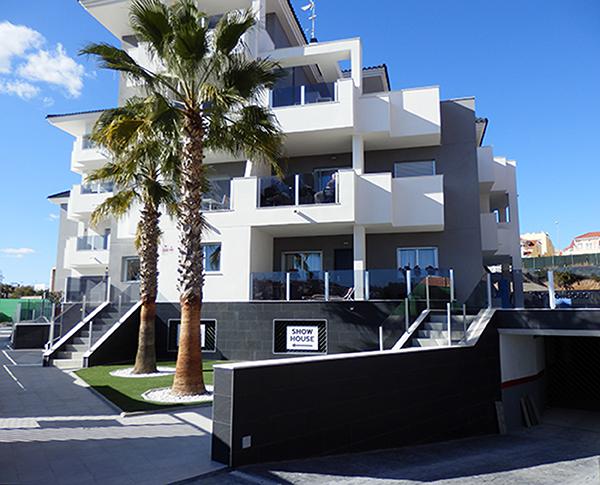Vooraanzicht van in Orihuela-Costa in Spanje, gelegen aan de  Costa Blanca-Zuid