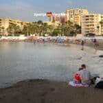 Mensen op het strand in Torrevieja