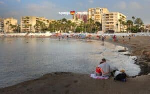 Mensen op het strand in Torrevieja