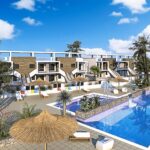 Gemeenschappelijk zwembad van nieuwbouw appartement in Pilar De La Horadada in Spanje, gelegen aan de  Costa Blanca-Zuid