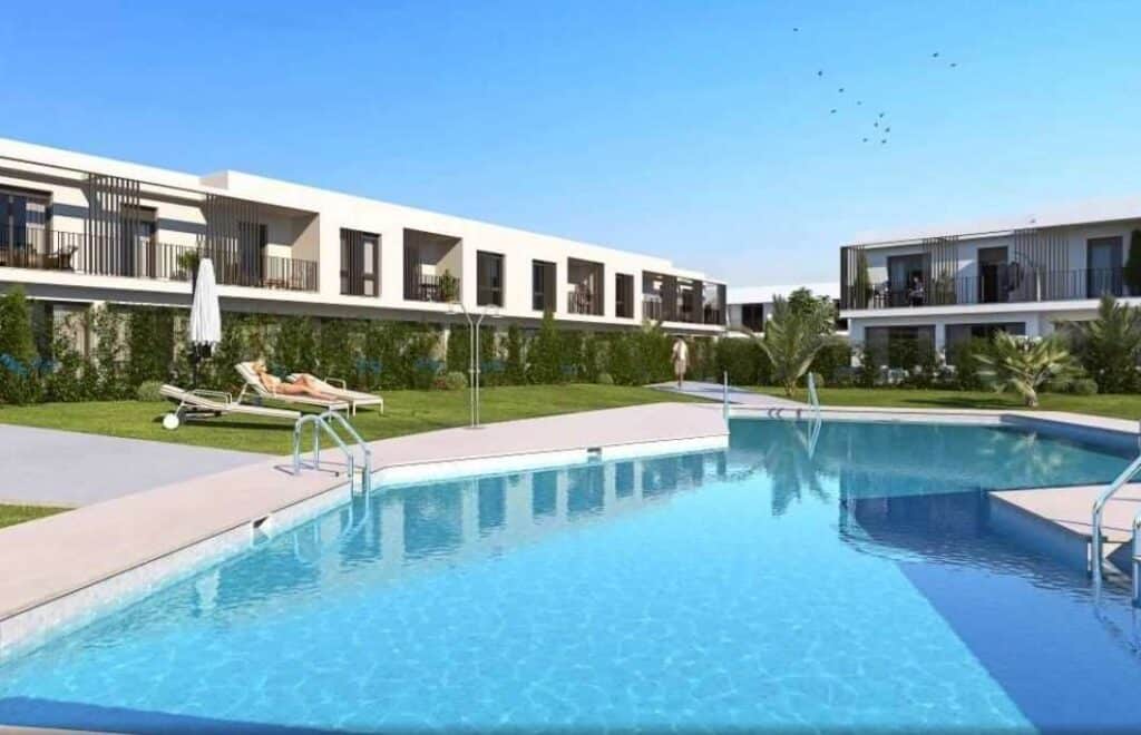 Gemeenschappelijk zwembad van in San Roque in Spanje, gelegen aan de  Costa del Sol-West