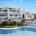 Gemeenschappelijk zwembad en vooraanzicht van nieuwbouw appartement in Estepona in Spanje, gelegen aan de  Costa del Sol-West