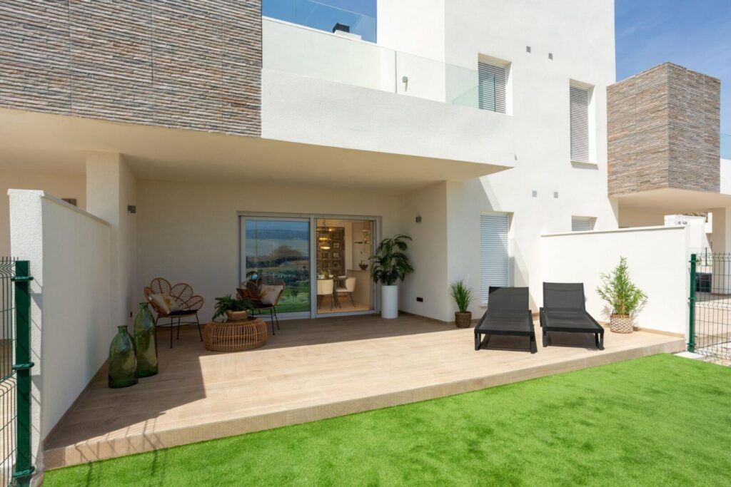 Terras van nieuwbouw appartement in Algorfa in Spanje, gelegen aan de  Costa Blanca-Zuid
