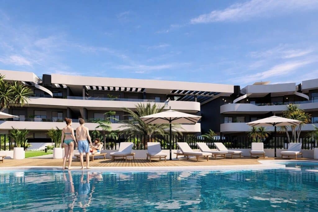 Gemeenschappelijk zwembad van nieuwbouw appartement in Los Alcazares in Spanje, gelegen aan de  Costa Cálida