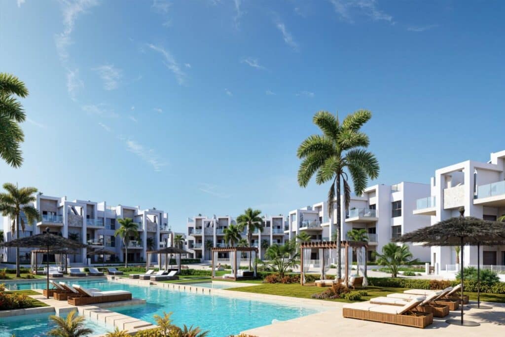 Gemeenschappelijk zwembad van nieuwbouw appartement in Los Alcazares in Spanje, gelegen aan de  Costa Cálida