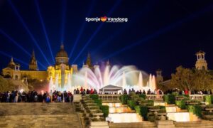 Bij avond zicht op de kleurenpracht van de Magische Fontein in Barcelona