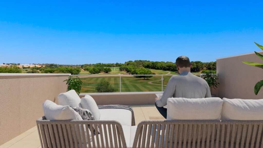 Zicht op de golf en terras van in Pilar De La Horadada in Spanje, gelegen aan de  Costa Blanca-Zuid