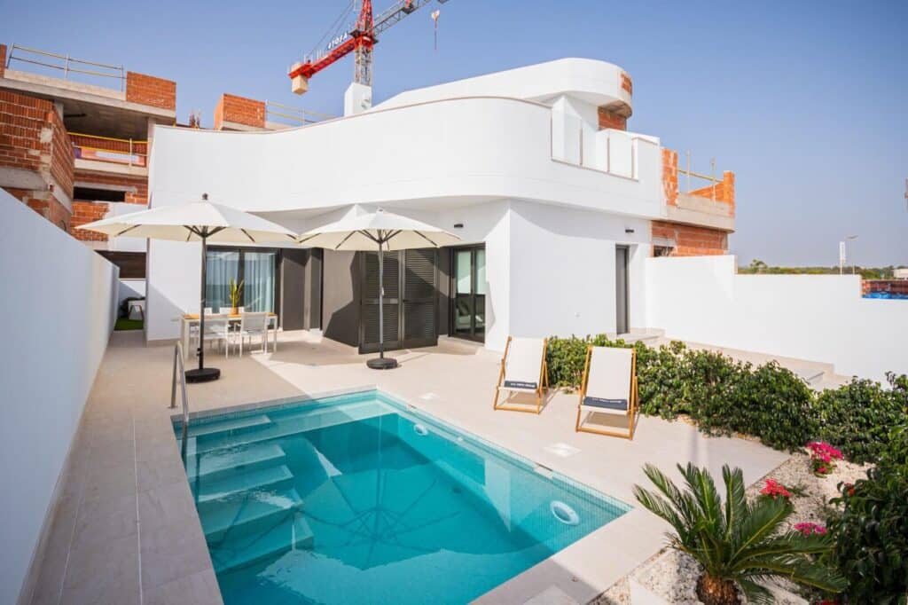 Nieuwbouw Villa Te koop in Torrevieja in Spanje, gelegen aan de Costa Blanca-Zuid