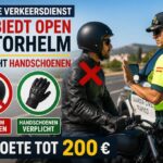 Een motorrijden tegen gehouden door iemand van de Guardia Civil