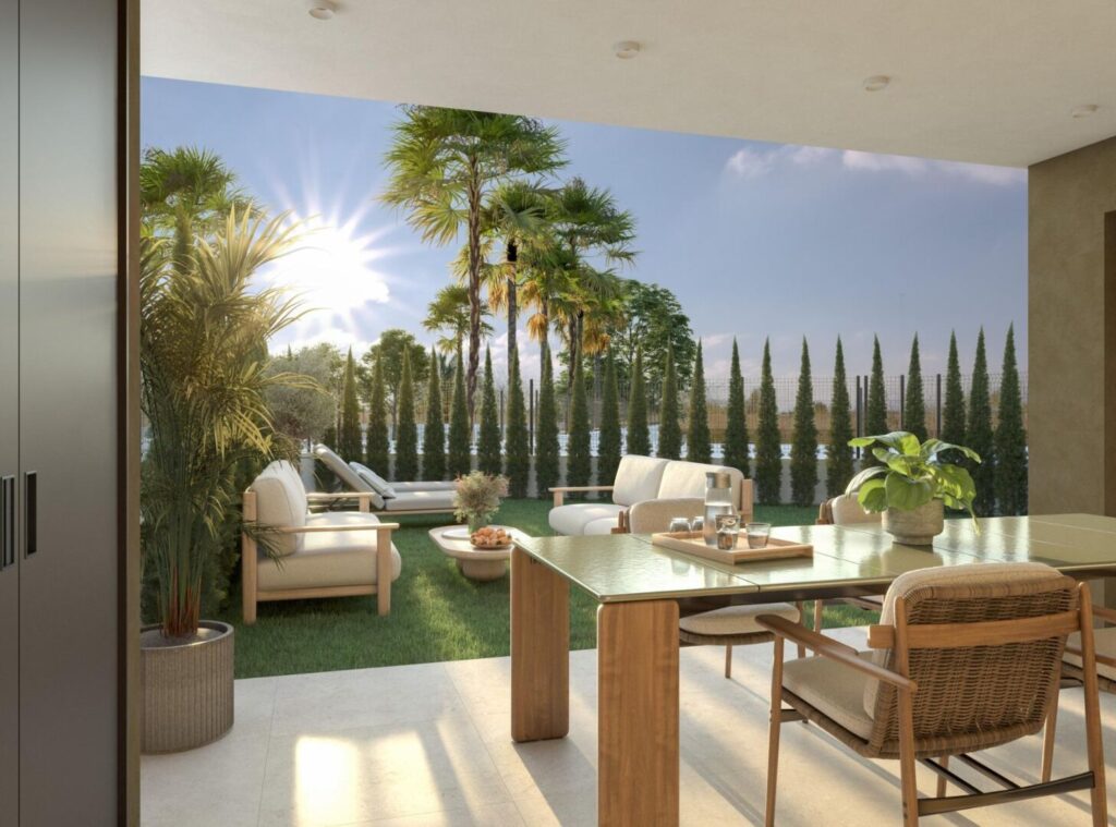 Terras en tuin van nieuwbouw appartement in Guardamar Del Segura in Spanje, gelegen aan de  Costa Blanca-Zuid