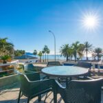 Zeezicht en terras van appartement in Nerja in Spanje, gelegen aan de  Costa del Sol-Oost