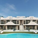Gemeenschappelijk zwembad en vooraanzicht van in Pilar De La Horadada in Spanje, gelegen aan de  Costa Blanca-Zuid
