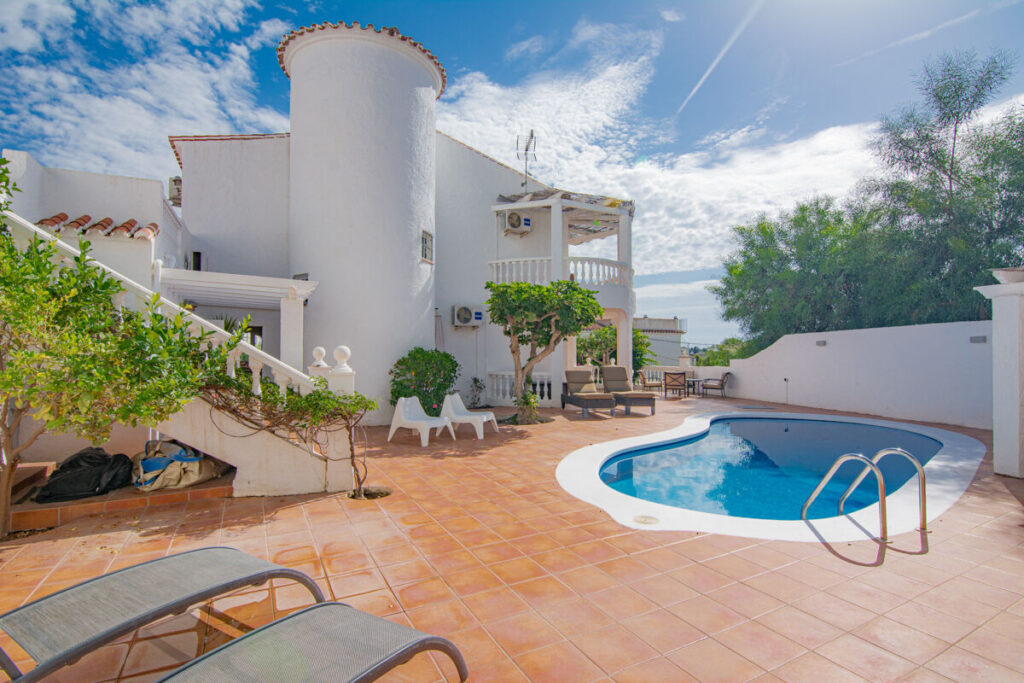 Villa Te koop in Nerja in Spanje, gelegen aan de Costa del Sol-Oost