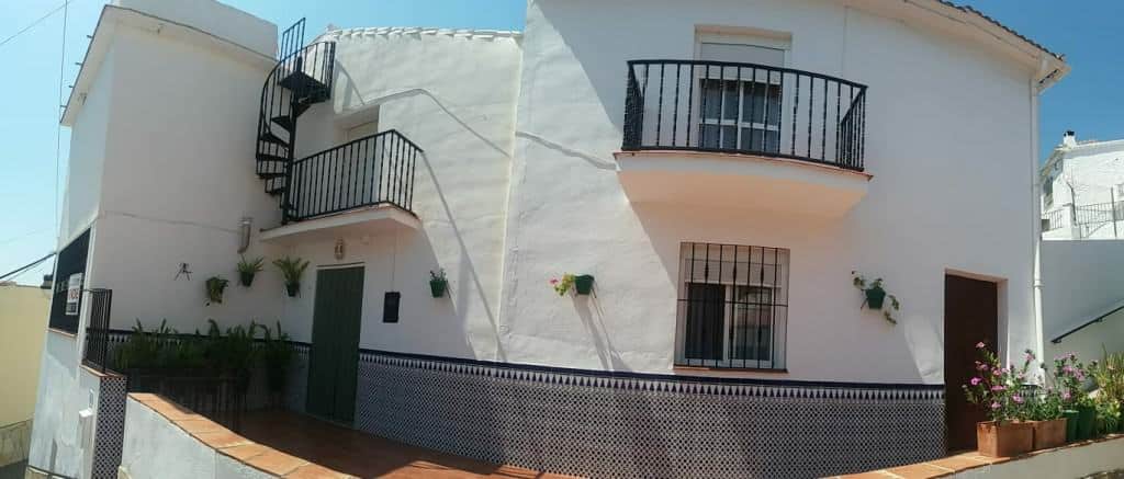 Vooraanzicht Huis Te koop in Viñuela in Spanje, gelegen aan de Costa del Sol-Oost